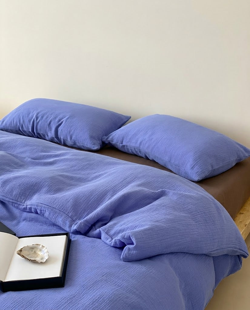 Ultramarine muslin cotton bedding with a brown fitted sheet